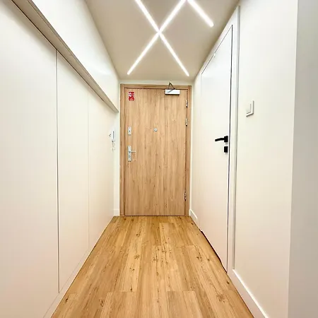 Airport With Mezzanine By Bookinghost