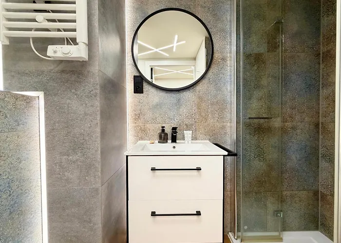 Airport With Mezzanine By Bookinghost * Wroclaw