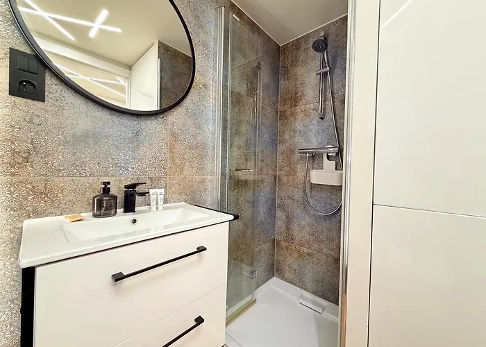 Airport With Mezzanine By Bookinghost Breslavia